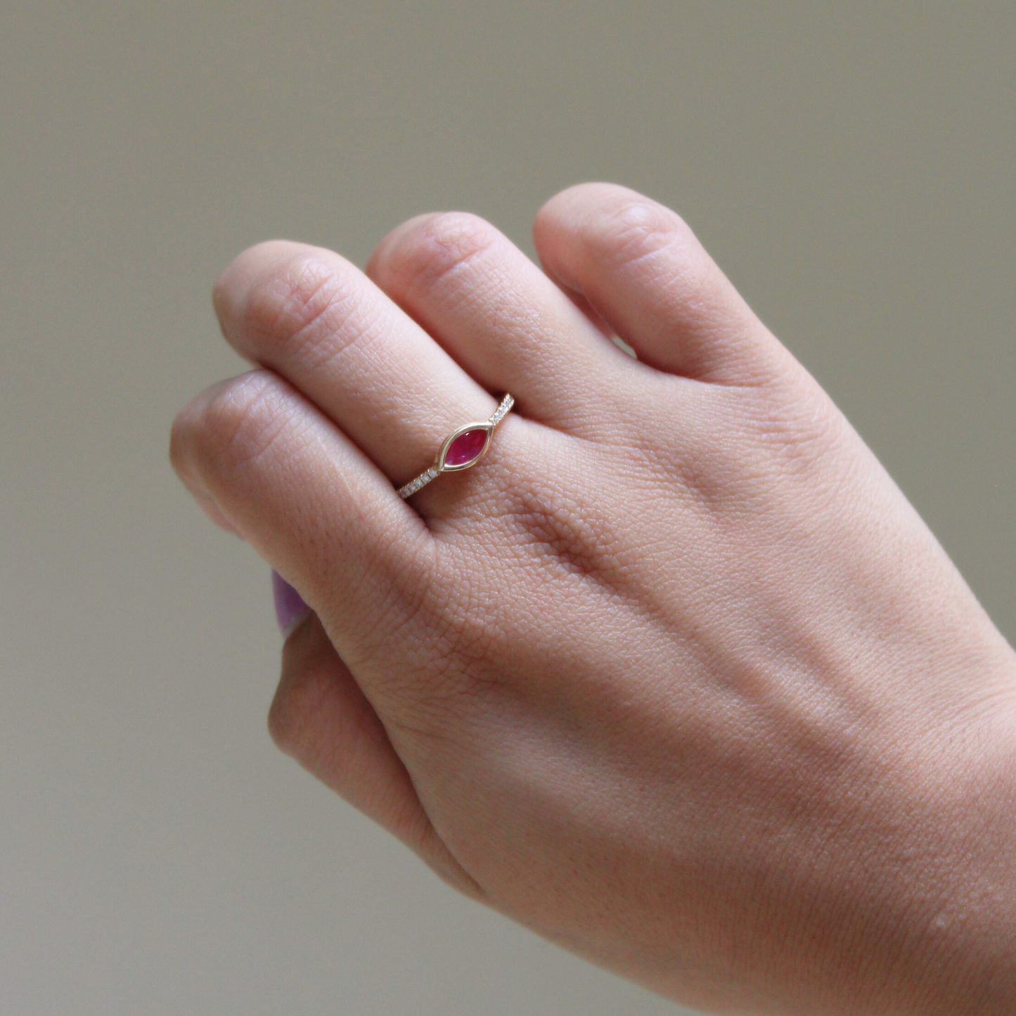 Anillo con rubí