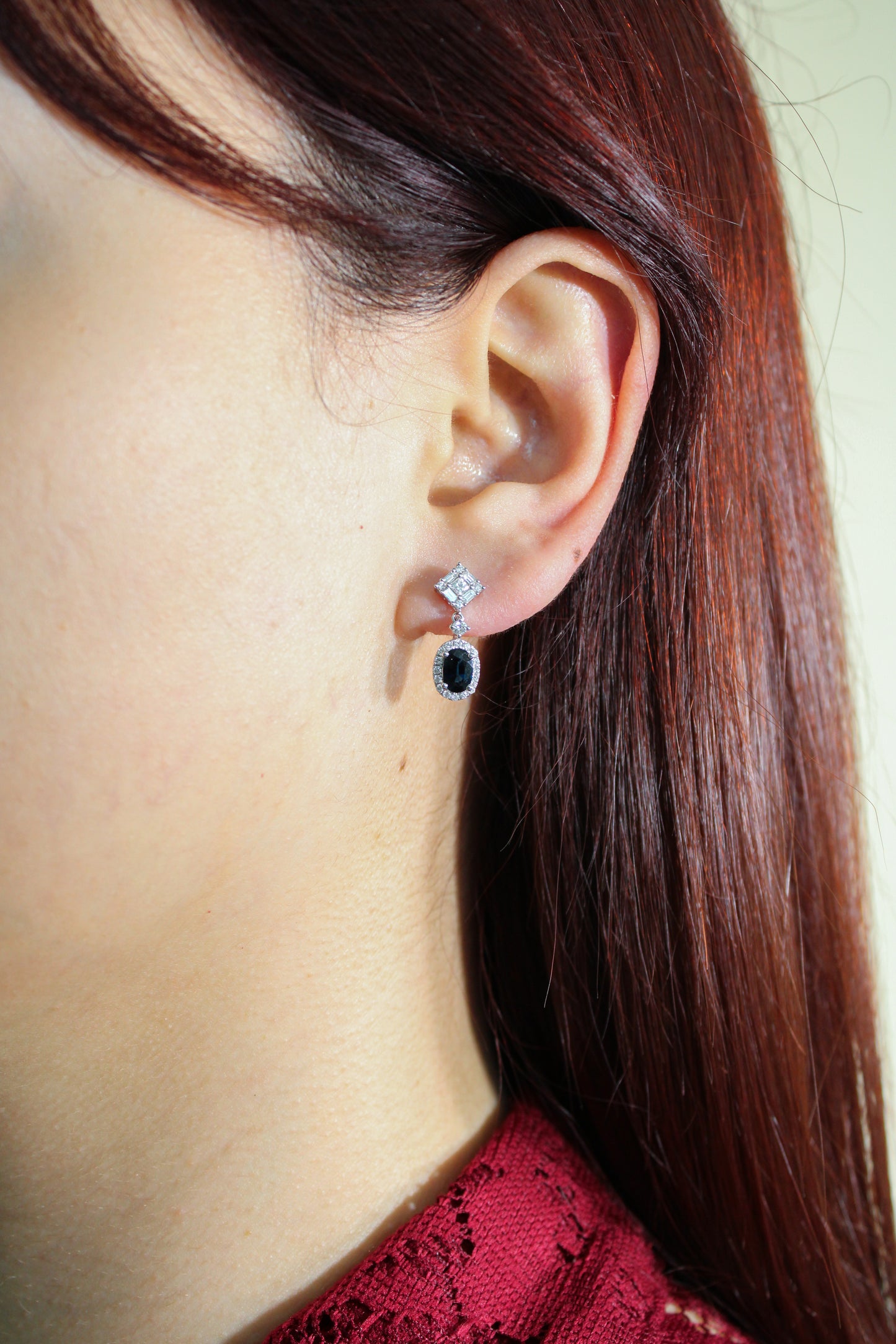 Arete con zafiro