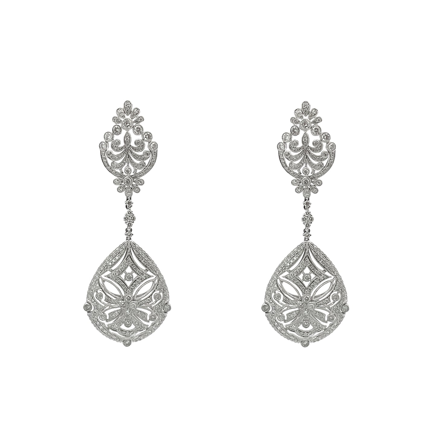 Aretes largos en forma de gota