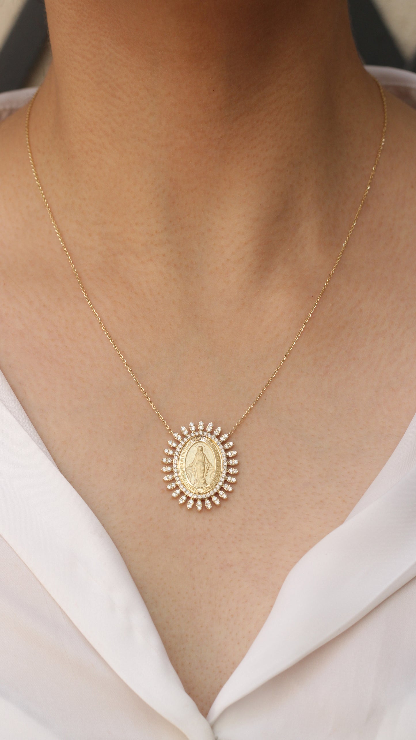 Collar Virgen María