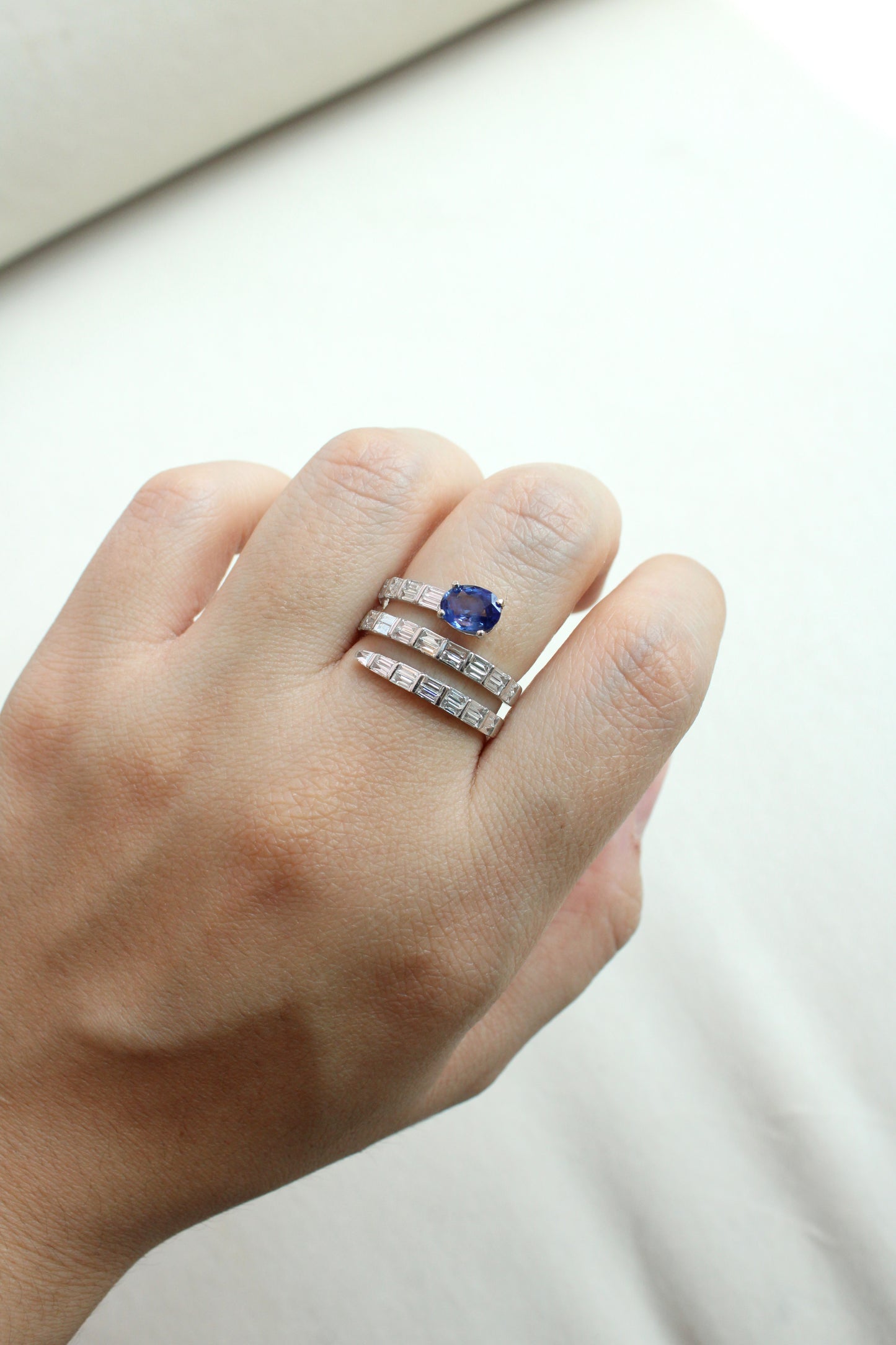 Anillo serpiente con zafiro