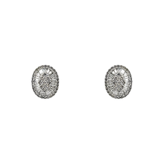 Aretes ovalados de diamante