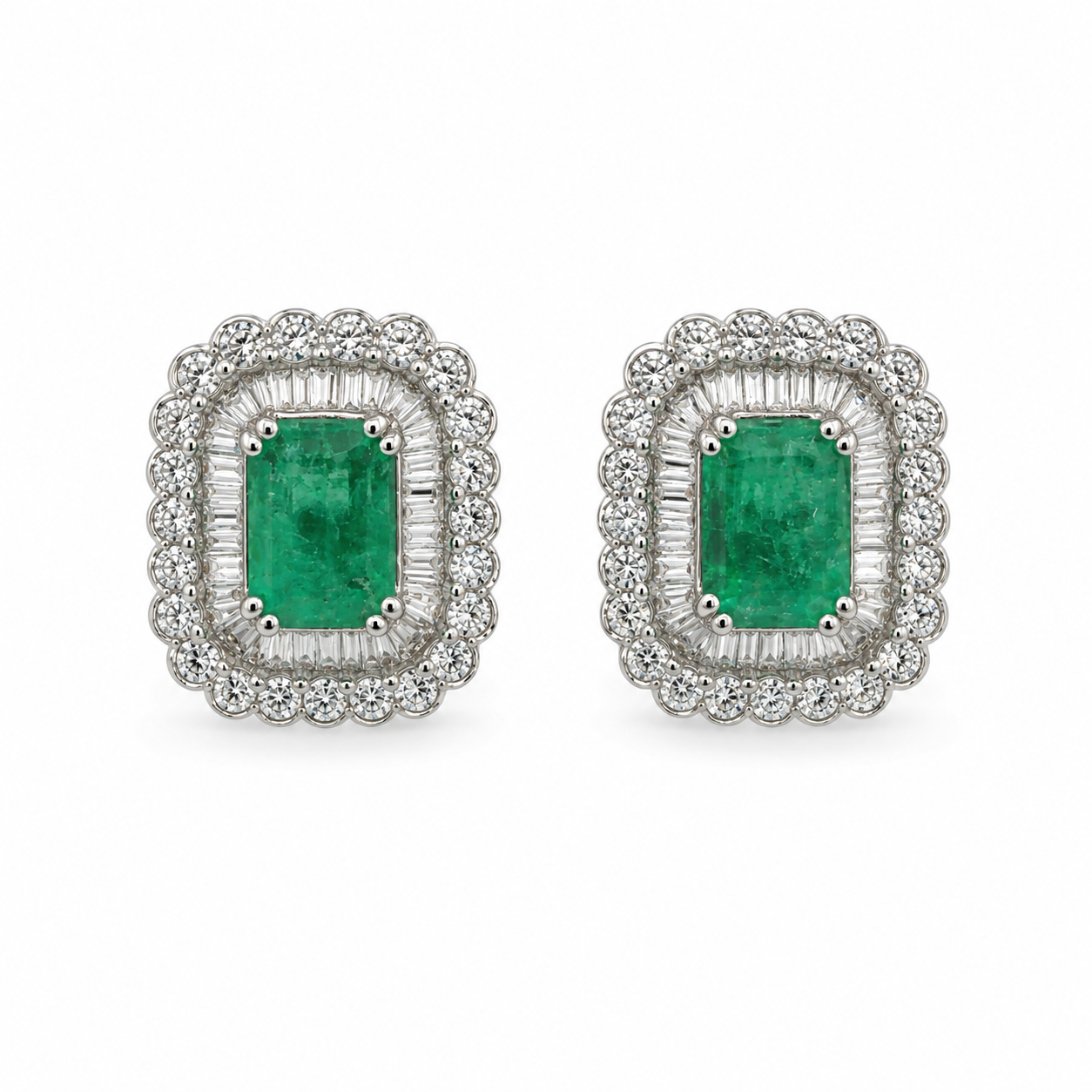 Aretes Esmerald Court