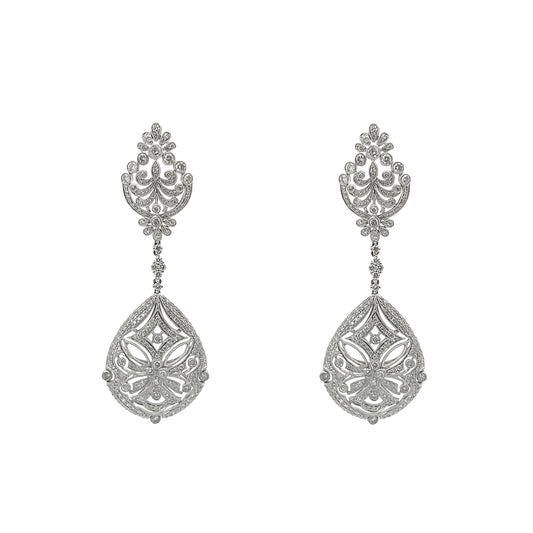 Aretes largos en forma de gota