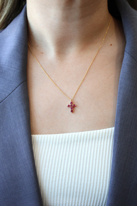 Collar con cruz de rubí
