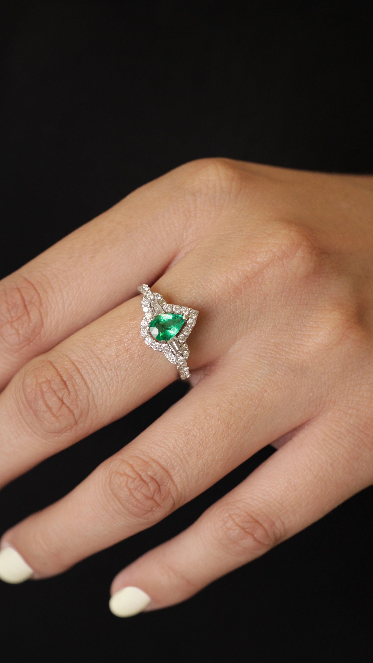 Anillo Ava