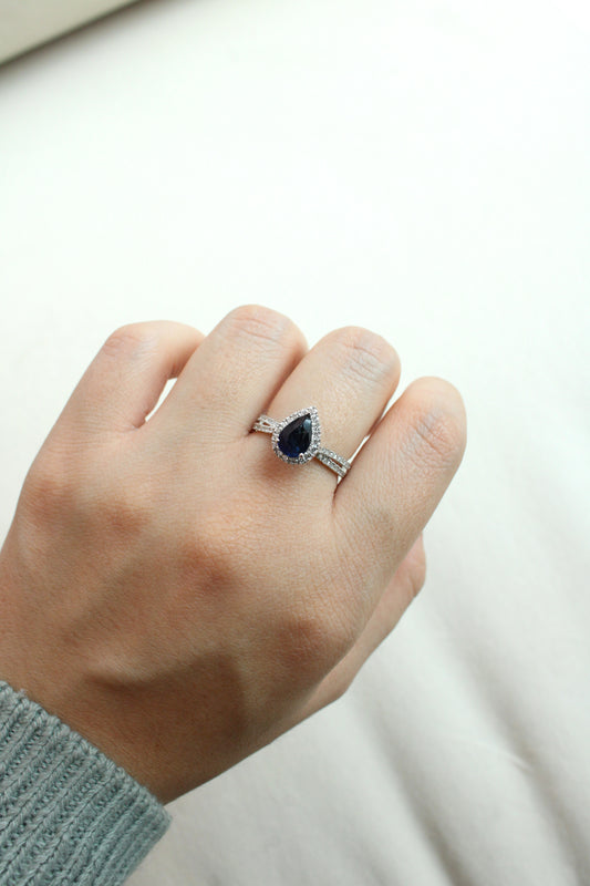 Anillo con zafiro y diamantes