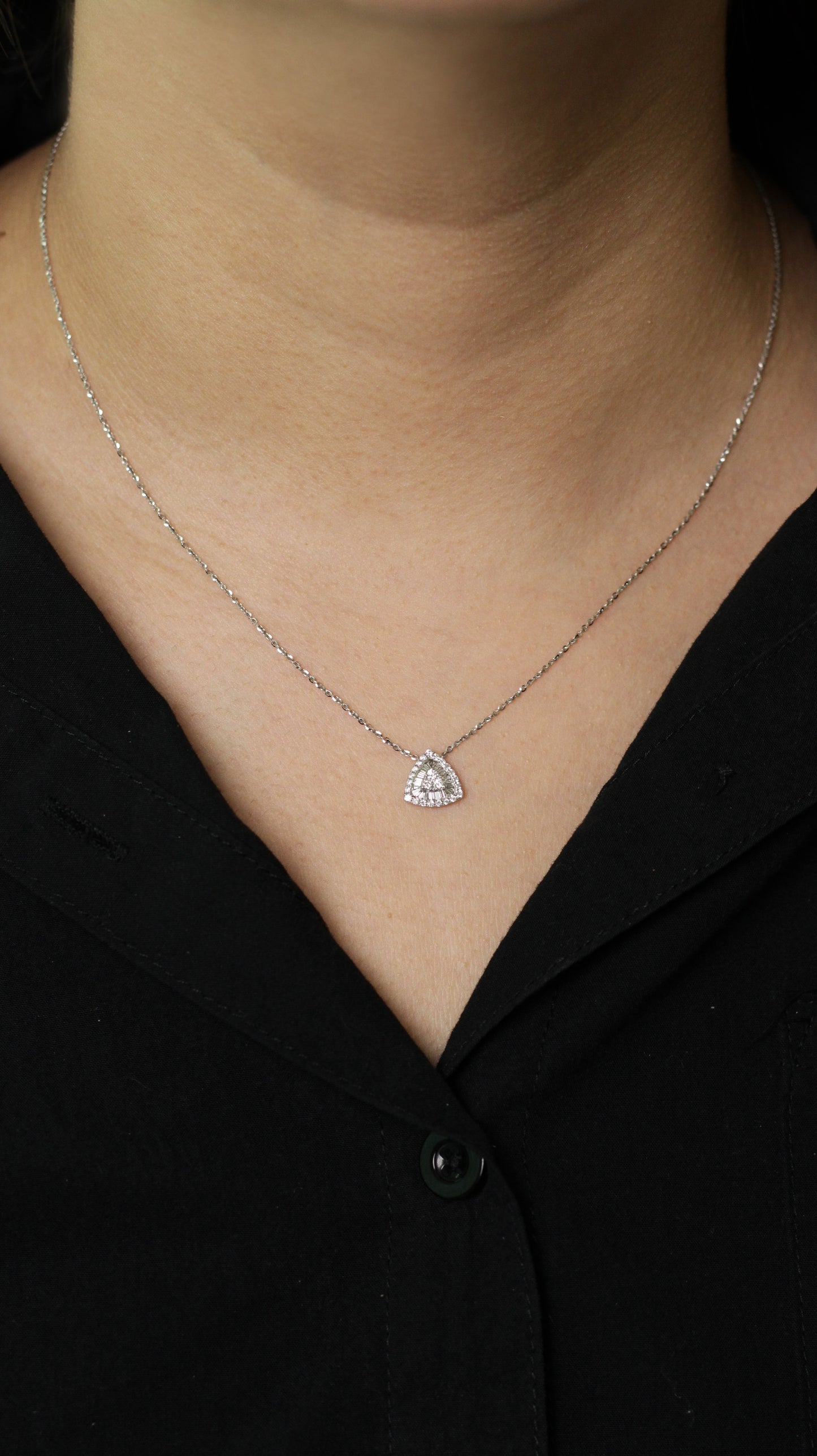 Collar Aria Triangular