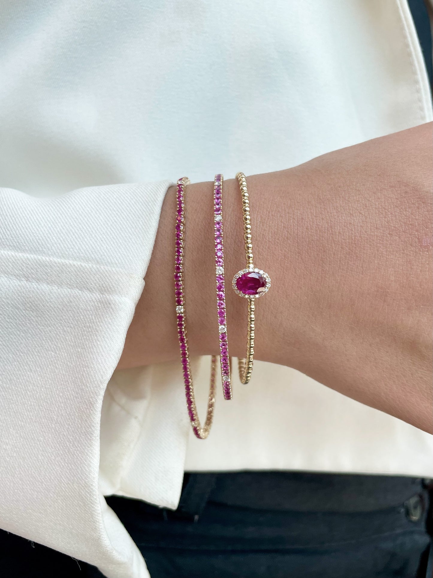 Pulsera rígida de zafiro rosa