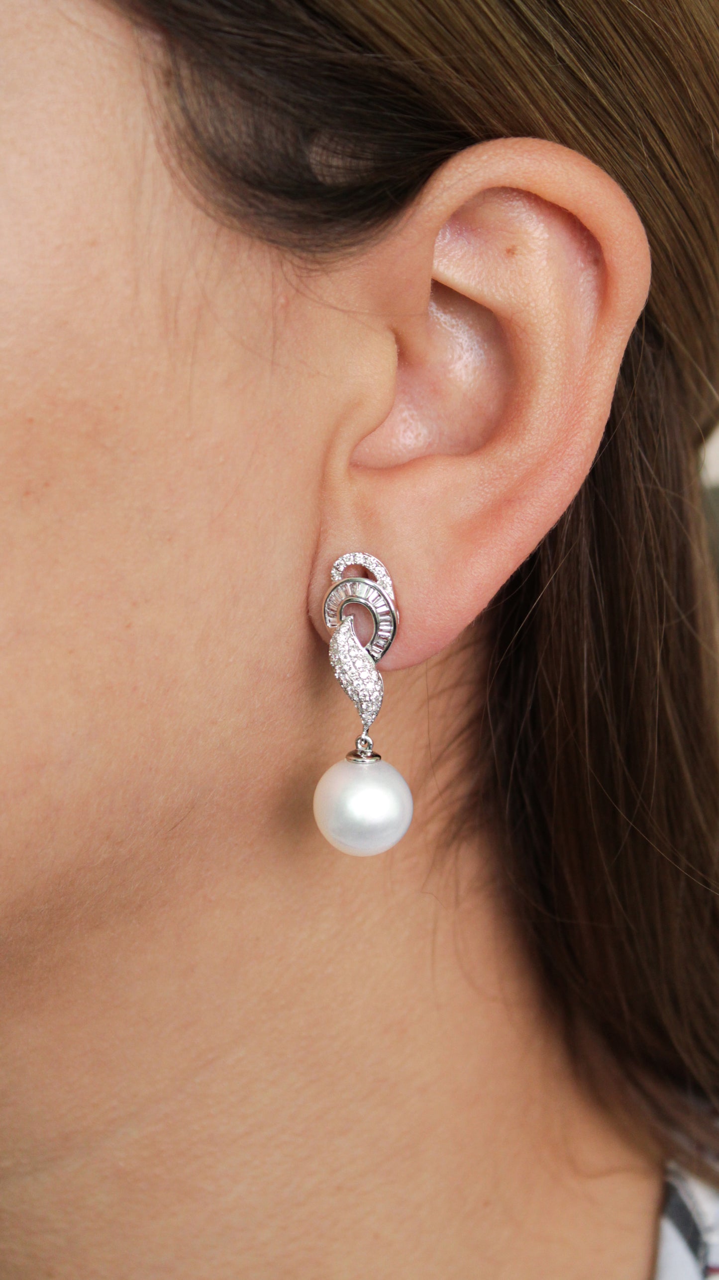 Aretes Elara